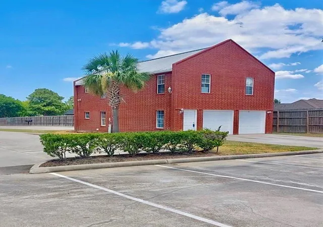 Photo 1 of Single family home for sale at 90 Beach Walk Blvd, Conroe, TX 77304 | MLS# 31083380 | Listing updated on 2026-03-31
