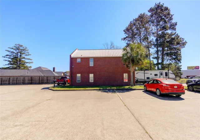 Photo 3 of Single family home for sale at 90 Beach Walk Blvd, Conroe, TX 77304 | MLS# 31083380 | Listing updated on 2026-03-31