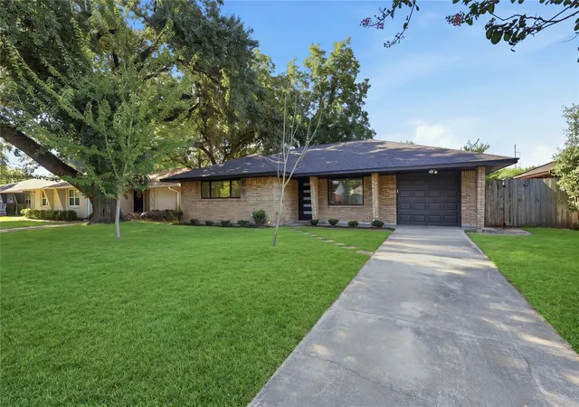 2nd image of 4709 Nina Lee Ln, Houston, TX 77092 | MLS# 81862595