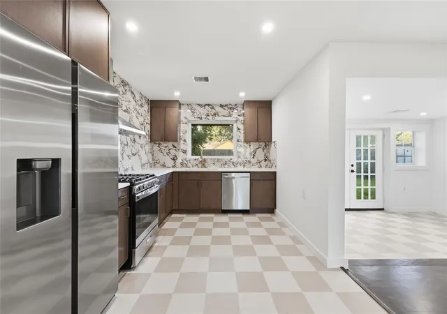3rd image of 4709 Nina Lee Ln, Houston, TX 77092 | MLS# 81862595