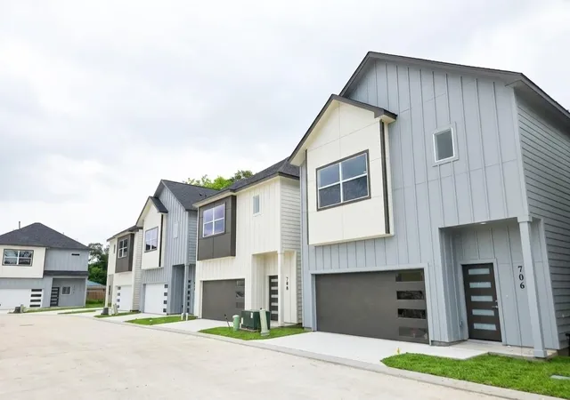 Photo 2 of Single family home for sale at 708 Savonna, Houston, TX 77076 | MLS# 11089570 | Listing updated on 2026-04-25