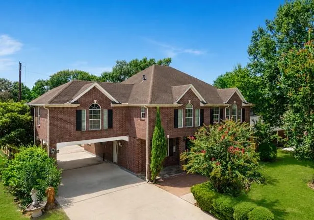 Photo 3 of Single family home for sale at 11023 Maize Ln, Houston, TX 77041 | MLS# 42722605 | Listing updated on 2026-08-26