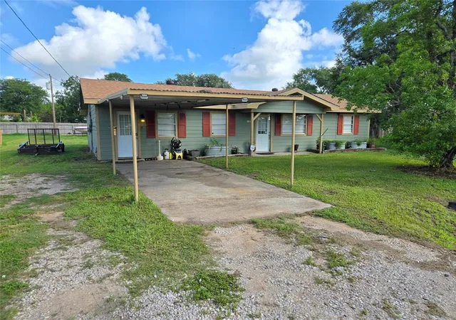 Photo 3 of Sale Pending at 610 E Division St, Edna, TX 77957 | MLS# 55208874 | Listing updated on 2026-09-13