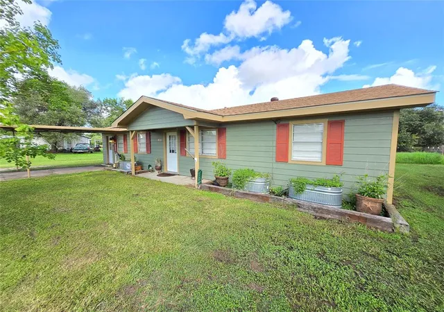 Photo 3 of Sale Pending at 610 E Division St, Edna, TX 77957 | MLS# 55208874 | Listing updated on 2026-09-13
