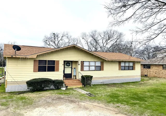 Photo 1 of Single family home for sale at 901 Washington St, Teague, TX 75860 | MLS# 1047912 | Listing updated on 2026-08-29