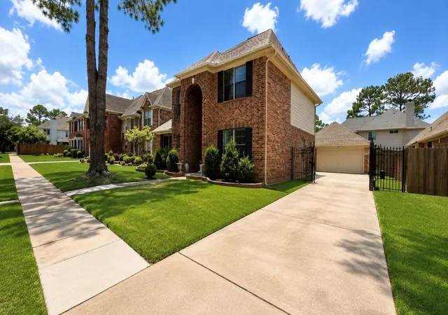 Photo 2 of Single family home for sale at 5727 Malcomboro Dr, Houston, TX 77041 | MLS# 71125471 | Listing updated on 2026-09-14