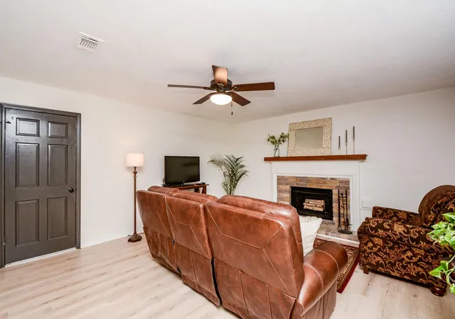 Photo 4 of Sale Pending at 3235 E Rangecrest Pl, Sugar Land, TX 77479 | MLS# 90998946 | Listing updated on 2026-10-02