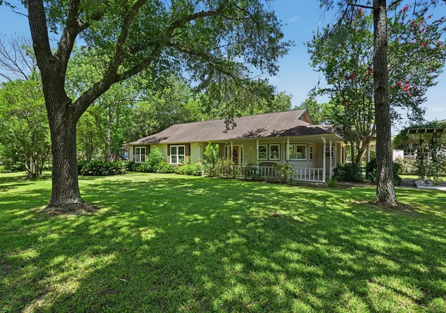 2nd image of 424 Middleton St, Bacliff, TX 77518 | MLS# 94486645