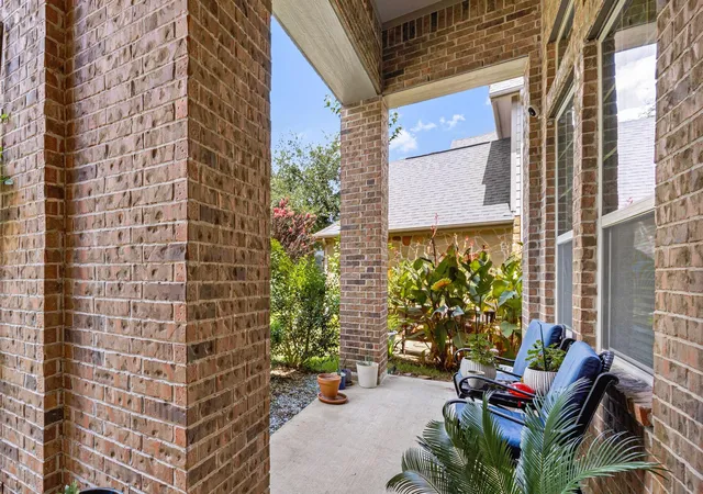 3rd image of 22 S Marshside Pl, Spring, TX 77389 | MLS# 29310911