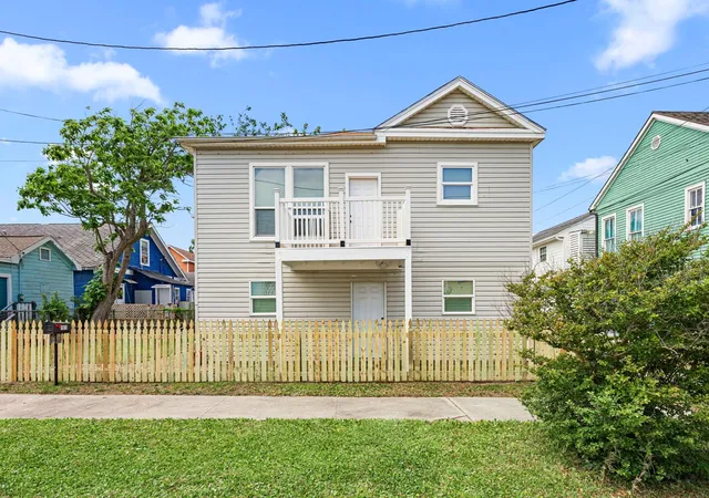 Photo 1 of Single family home for sale at 1913 30th Street, Galveston, TX 77550 | MLS# 53111500 | Listing updated on 2026-08-21