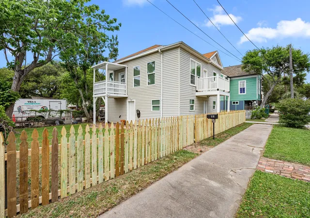 Photo 2 of Single family home for sale at 1913 30th Street, Galveston, TX 77550 | MLS# 53111500 | Listing updated on 2026-08-21