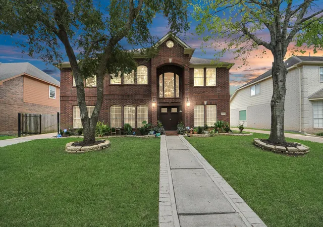 Photo 1 of Single family home for sale at 922 Bayhill Dr, Sugar Land, TX 77479 | MLS# 91134653 | Listing updated on 2026-10-05
