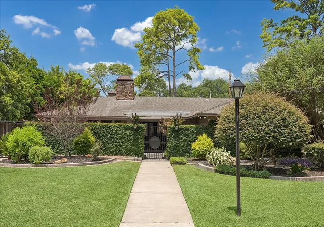 1st image of 10034 Meadow Lake Ln, Houston, TX 77042 | MLS# 13677255