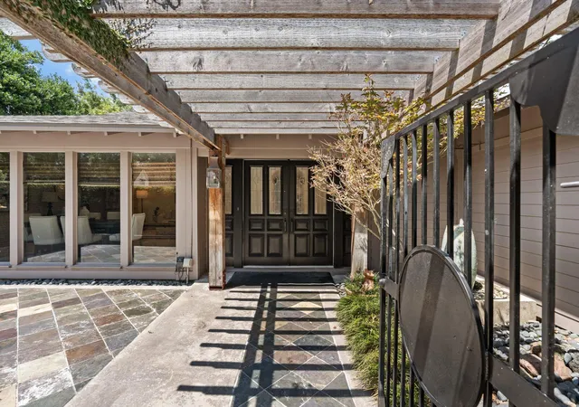 5th image of 10034 Meadow Lake Ln, Houston, TX 77042 | MLS# 13677255