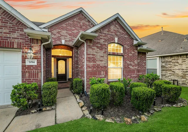 Photo 2 of Sale Pending at 7014 Spruce View Ct, Richmond, TX 77407 | MLS# 33045903 | Listing updated on 2026-09-16