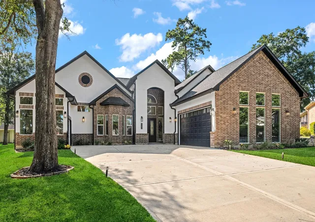 Photo 2 of Single family home for sale at 243 Teewood Ct, Montgomery, TX 77356 | MLS# 72314309 | Listing updated on 2026-09-03
