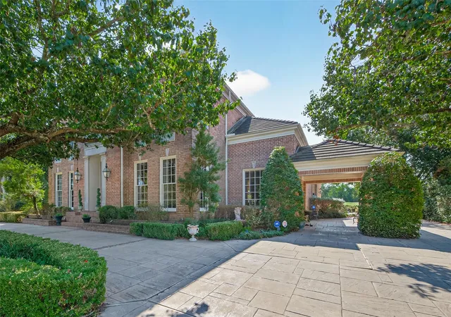 Photo 4 of Single family home for sale at 16703 Southern Oaks Dr, Houston, TX 77068 | MLS# 15229988 | Listing updated on 2026-07-19