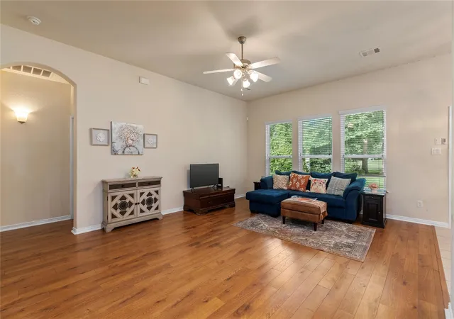 Photo 4 of Single family home for sale at 68 Hallmark Dr, Conroe, TX 77304 | MLS# 60171542 | Listing updated on 2026-08-18