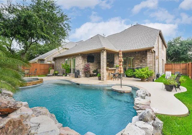 Photo 2 of Sale Pending at 2530 Hendricks Lakes Dr, Spring, TX 77388 | MLS# 52155074 | Listing updated on 2026-08-26
