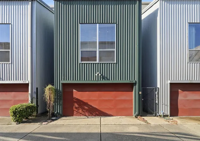 Photo 1 of Townhouse for sale at 6138 Grand Blvd, Houston, TX 77021 | MLS# 37643129 | Listing updated on 2026-09-15