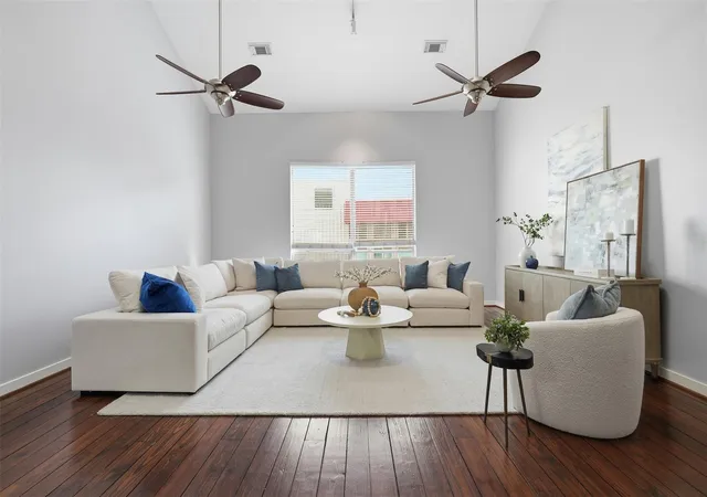 Photo 2 of Townhouse for sale at 6138 Grand Blvd, Houston, TX 77021 | MLS# 37643129 | Listing updated on 2026-09-15