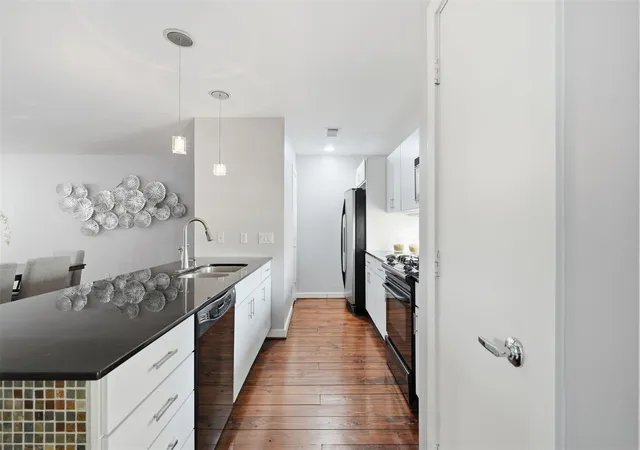 Photo 3 of Townhouse for sale at 6138 Grand Blvd, Houston, TX 77021 | MLS# 37643129 | Listing updated on 2026-09-15