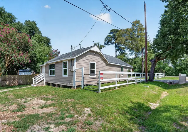 3rd image of 106 S 9Th St, Houston, TX 77562 | MLS# 21333230