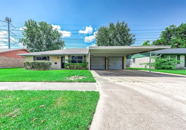 Photo 1 of Single family home for sale at 902 S Kaufman Dr, Deer Park, TX 77536 | MLS# 41491810 | Listing updated on 2026-10-06