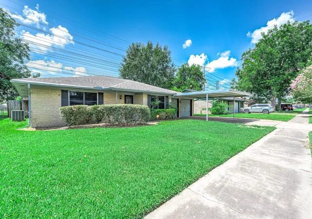 Photo 3 of Single family home for sale at 902 S Kaufman Dr, Deer Park, TX 77536 | MLS# 41491810 | Listing updated on 2026-10-06