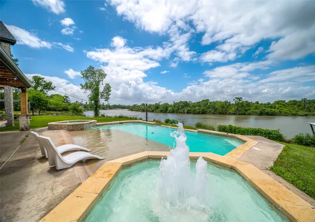 4th image of 206 Elm St, Highlands, TX 77562 | MLS# 37985941