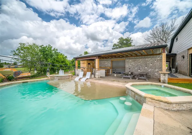5th image of 206 Elm St, Highlands, TX 77562 | MLS# 37985941
