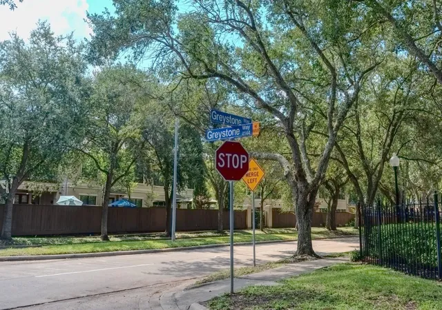 Listing Photo 2 - Condo for sale in building located at 4144 Greystone Wy, Sugar Land, TX 77479 - Unit #702