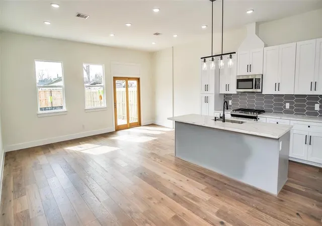 3rd image of 1510 Weiss St, Houston, TX 77009 | MLS# 16179800