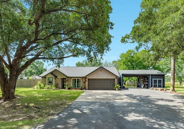 Homes for sale in Angleton, TX | 302 E Bronco Bend St, Angleton, TX 77515 | MLS# 75335751