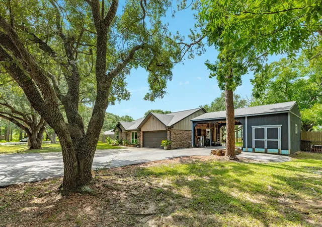 Homes for sale in Angleton, TX | 302 E Bronco Bend St, Angleton, TX 77515 | MLS# 75335751