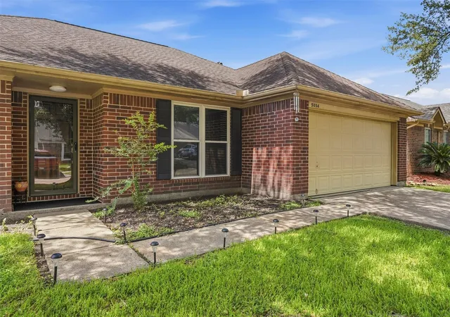 Photo 2 of Single family home for sale at 5034 Glenview Dr, La Porte, TX 77571 | MLS# 2357940 | Listing updated on 2026-09-15