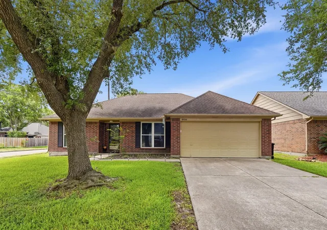 Photo 3 of Single family home for sale at 5034 Glenview Dr, La Porte, TX 77571 | MLS# 2357940 | Listing updated on 2026-09-15