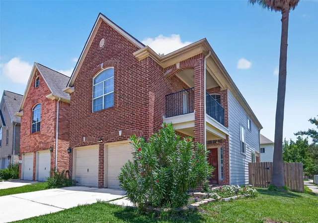 Photo 3 of Sale Pending at 3655 Royal Royce Dr, Houston, TX 77042 | MLS# 36740640 | Listing updated on 2026-09-19