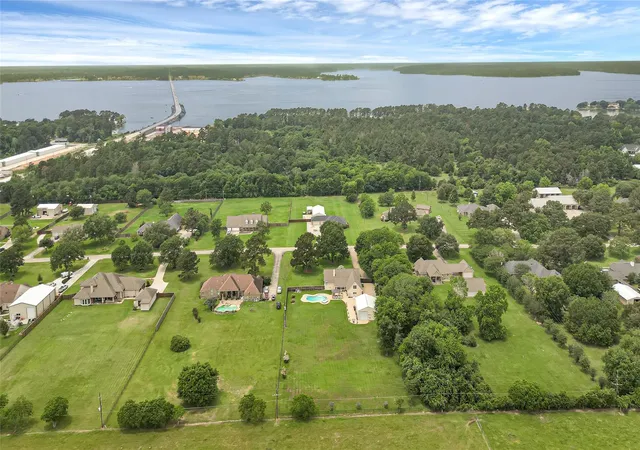 4th image of 13514 Jbk Memorial Dr, Willis, TX 77318 | MLS# 80791130