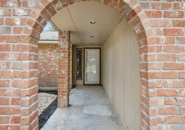 Photo 3 of Single family home for sale at 4930 Fitzwater Dr, Spring, TX 77373 | MLS# 67214542 | Listing updated on 2026-08-26