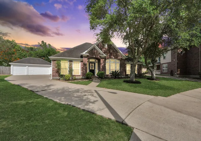 Homes for sale in Friendswood, TX | 2802 Creek Bend Dr, Friendswood, TX 77546 | MLS# 93893213
