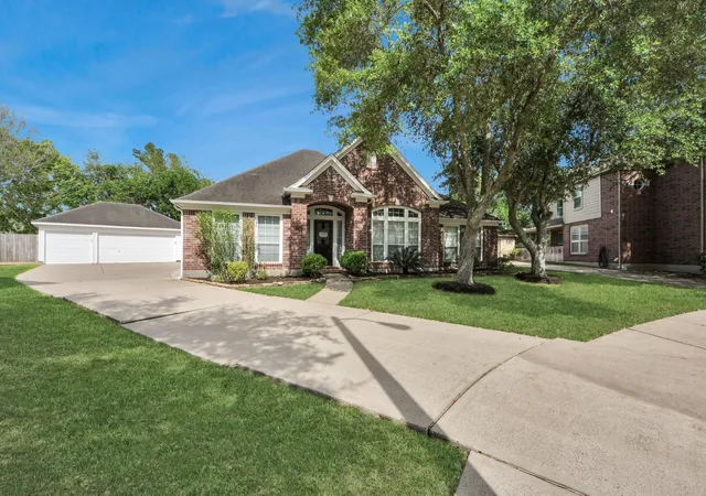 Homes for sale in Friendswood, TX | 2802 Creek Bend Dr, Friendswood, TX 77546 | MLS# 93893213