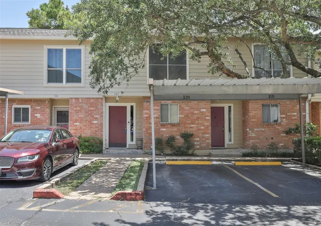 2nd image of 5005 Georgi Ln #107, Houston, TX 77092 | MLS# 59179672