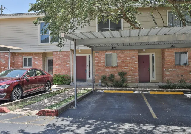 3rd image of 5005 Georgi Ln #107, Houston, TX 77092 | MLS# 59179672