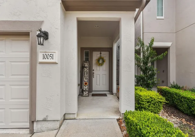 Photo 3 of Single family home for sale at 10051 Fallen Woods Dr, Houston, TX 77080 | MLS# 25129528 | Listing updated on 2026-09-16