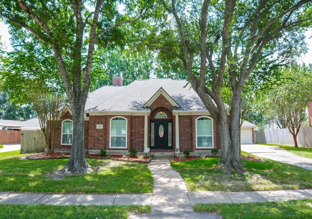 1st image of 705 Eagle Lakes Dr, Friendswood, TX 77546 | MLS# 18829123