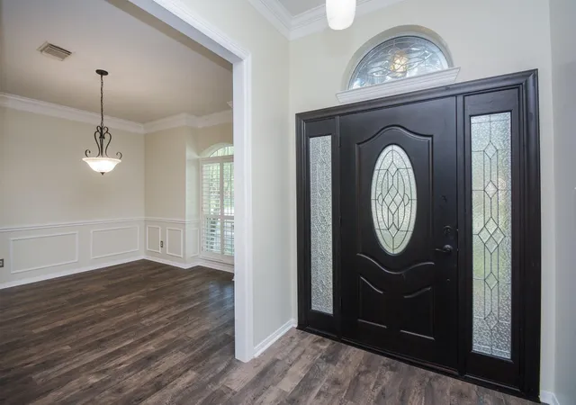 Photo 3 of Single family home for sale at 705 Eagle Lakes Dr, Friendswood, TX 77546 | MLS# 18829123 | Listing updated on 2026-10-07