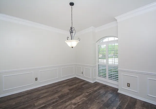 Photo 3 of Single family home for sale at 705 Eagle Lakes Dr, Friendswood, TX 77546 | MLS# 18829123 | Listing updated on 2026-10-10