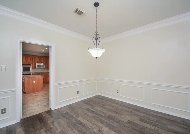 Photo 4 of Single family home for sale at 705 Eagle Lakes Dr, Friendswood, TX 77546 | MLS# 18829123 | Listing updated on 2026-10-10