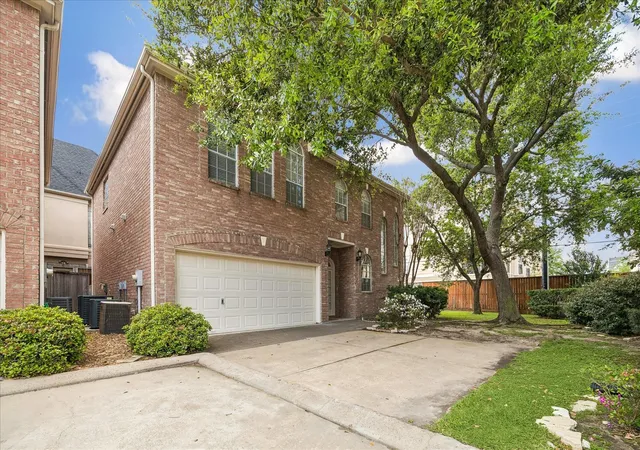 Photo 4 of Single family home for sale at 5638 Avalon Way, Houston, TX 77057 | MLS# 21402786 | Listing updated on 2026-08-20